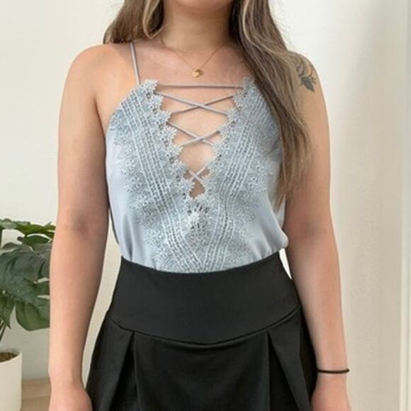 WAYF Posie Pearl Blue lace up criss cross plunge chiffon tank top blouse cami - Picture 2 of 6